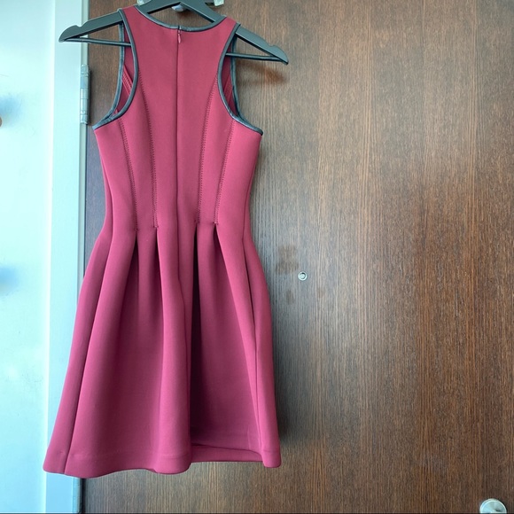 Club Monaco Susie Neoprene Pleated Dress 00 - Picture 4 of 10